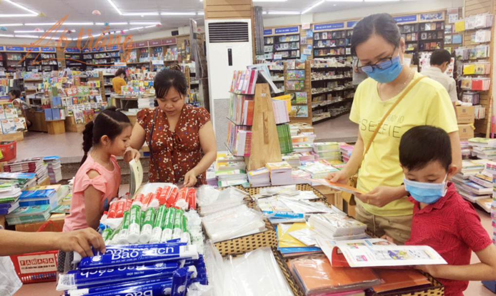 Bộ GD&ĐT dự kiến cho phép các trường tự chọn sách giáo khoa (Ảnh minh hoạ) Bộ GD&ĐT dự kiến cho phép các trường tự chọn sách giáo khoa (Ảnh minh hoạ)