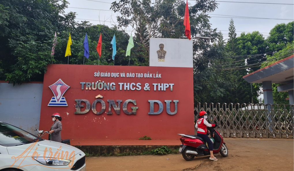 Trường THCS&THPT Đông Du (Đắk Lắk) đã gửi thư ngỏ cho phụ huynh về những ồn ào liên quan việc kiểm soát học sinh Trường THCS&THPT Đông Du (Đắk Lắk) đã gửi thư ngỏ cho phụ huynh về những ồn ào liên quan việc kiểm soát học sinh