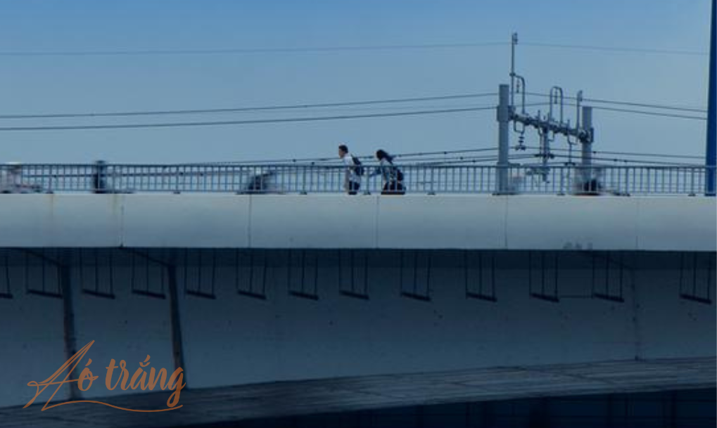 "Kiếp trước có lẽ 2 ta yêu nhau mà chẳng thể thành vợ chồng/ Nghĩ thoáng lên mai ra sao tụi mình cũng đều hài lòng" là lyrics được khán giả trích dẫn nhiều nhất của ca khúc. "Kiếp trước có lẽ 2 ta yêu nhau mà chẳng thể thành vợ chồng/ Nghĩ thoáng lên mai ra sao tụi mình cũng đều hài lòng" là lyrics được khán giả trích dẫn nhiều nhất của ca khúc.