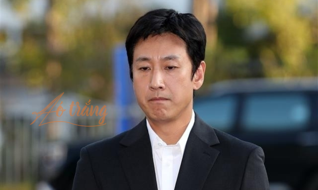 Xét nghiệm ma tuý đơn giản trên nước tiểu của Lee Sun Kyun đã cho kết quả âm tính. Xét nghiệm ma tuý đơn giản trên nước tiểu của Lee Sun Kyun đã cho kết quả âm tính.