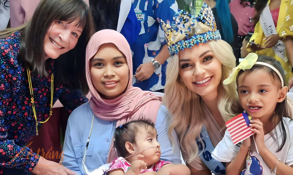 Karolina Bielawska - đương kim Miss World Karolina Bielawska - đương kim Miss World