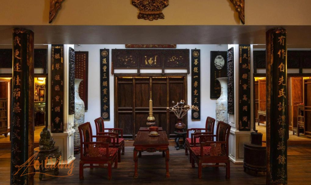 Bên trong ngôi nhà rất bình yên, là nơi Xuân Hinh tiếp đón bạn bè, người thân. Bên trong ngôi nhà rất bình yên, là nơi Xuân Hinh tiếp đón bạn bè, người thân.