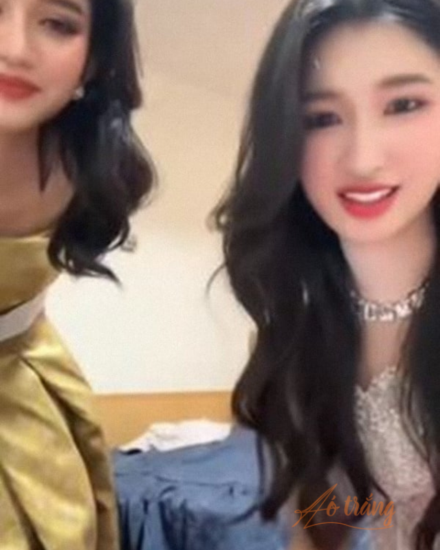 Phương Nhi và đại diện nhan sắc người Campuchia trên livestream Phương Nhi và đại diện nhan sắc người Campuchia trên livestream