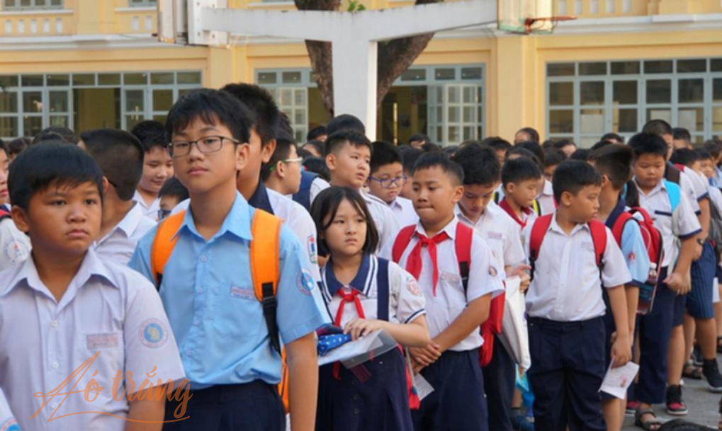 Tỉ lệ chọn được vào trường giờ đây chỉ còn là khoảng 1: 7 đến 1: 8 so với các năm trước. Tỉ lệ chọn được vào trường giờ đây chỉ còn là khoảng 1: 7 đến 1: 8 so với các năm trước.