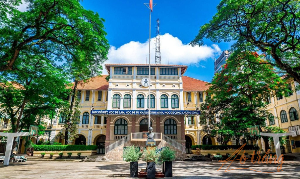 Trường THPT chuyên Trần Đại Nghĩa - tiền thân là trường trung học Lasan Taberd Trường THPT chuyên Trần Đại Nghĩa - tiền thân là trường trung học Lasan Taberd