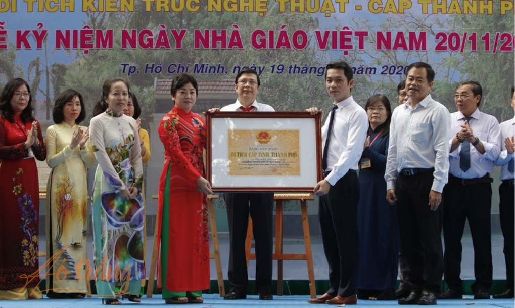 Đại điện Trung tâm Bảo tồn và Phát huy giá trị lịch sử văn hóa TP.HCM trao Bằng xếp hạng di tích kiến trúc nghệ thuật cấp thành phố cho trường Đại điện Trung tâm Bảo tồn và Phát huy giá trị lịch sử văn hóa TP.HCM trao Bằng xếp hạng di tích kiến trúc nghệ thuật cấp thành phố cho trường