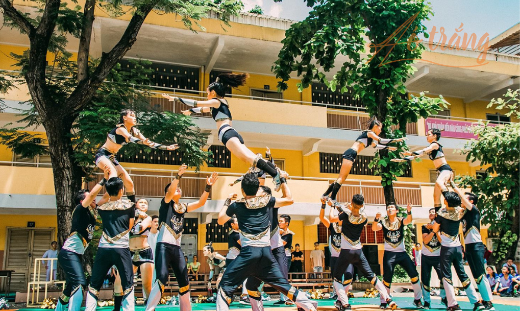 Trường THPT Nguyễn Thượng Hiền là một trong những ngôi trường hiếm hoi nổi tiếng trên cả phương diện học tập lẫn phong trào thể thao, nghệ thuật. Trường THPT Nguyễn Thượng Hiền là một trong những ngôi trường hiếm hoi nổi tiếng trên cả phương diện học tập lẫn phong trào thể thao, nghệ thuật.