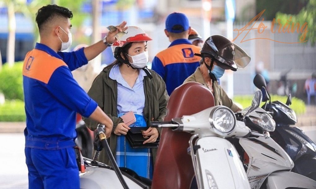 Riêng xe tay ga được khuyến cáo nên đổ xăng RON 95 Riêng xe tay ga được khuyến cáo nên đổ xăng RON 95