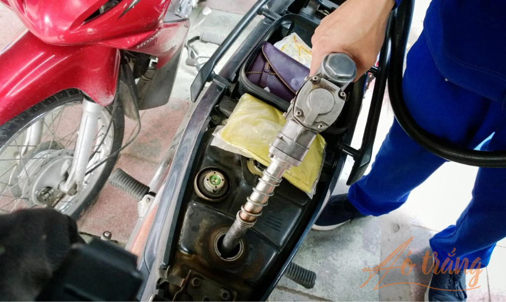Tùy theo mỗi loại xe với thiết kế bộ máy khác nhau mà lựa chọn loại xăng đổ thích hợp Tùy theo mỗi loại xe với thiết kế bộ máy khác nhau mà lựa chọn loại xăng đổ thích hợp
