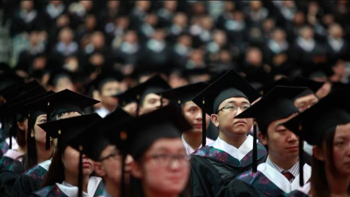 Nhiều du học sinh Trung Quốc bị chính các công ty nước mình không muốn nhận, bị chê chảnh và thiếu kinh nghiệm Nhiều du học sinh Trung Quốc bị chính các công ty nước mình không muốn nhận, bị chê chảnh và thiếu kinh nghiệm