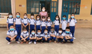 Cô Nguyễn Thị Dạ Thảo cùng học trò Cô Nguyễn Thị Dạ Thảo cùng học trò