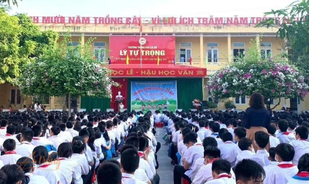 GVCN bêu tên học sinh vi phạm vào nhóm phụ huynh khiến nhiều người bức xúc GVCN bêu tên học sinh vi phạm vào nhóm phụ huynh khiến nhiều người bức xúc