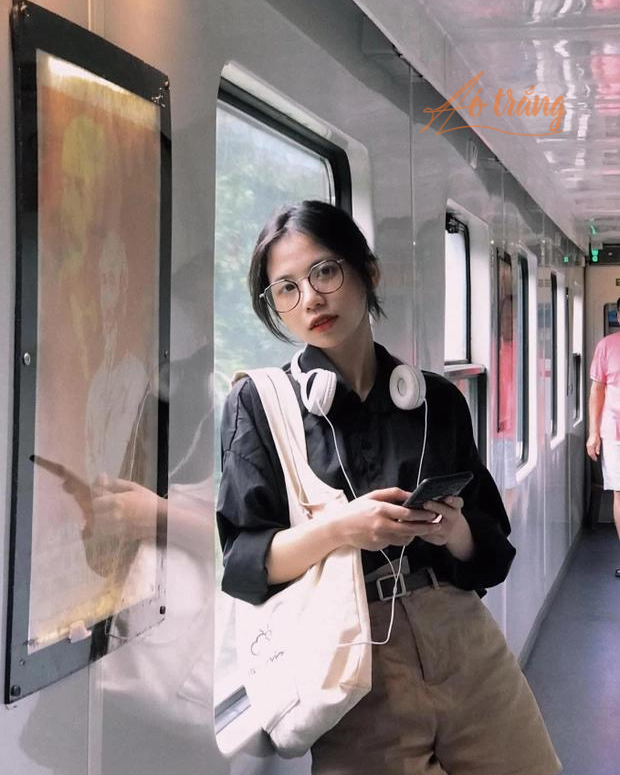 Ngoài đời thường, gu ăn mặc của cô Dương cũng rất xinh Ngoài đời thường, gu ăn mặc của cô Dương cũng rất xinh