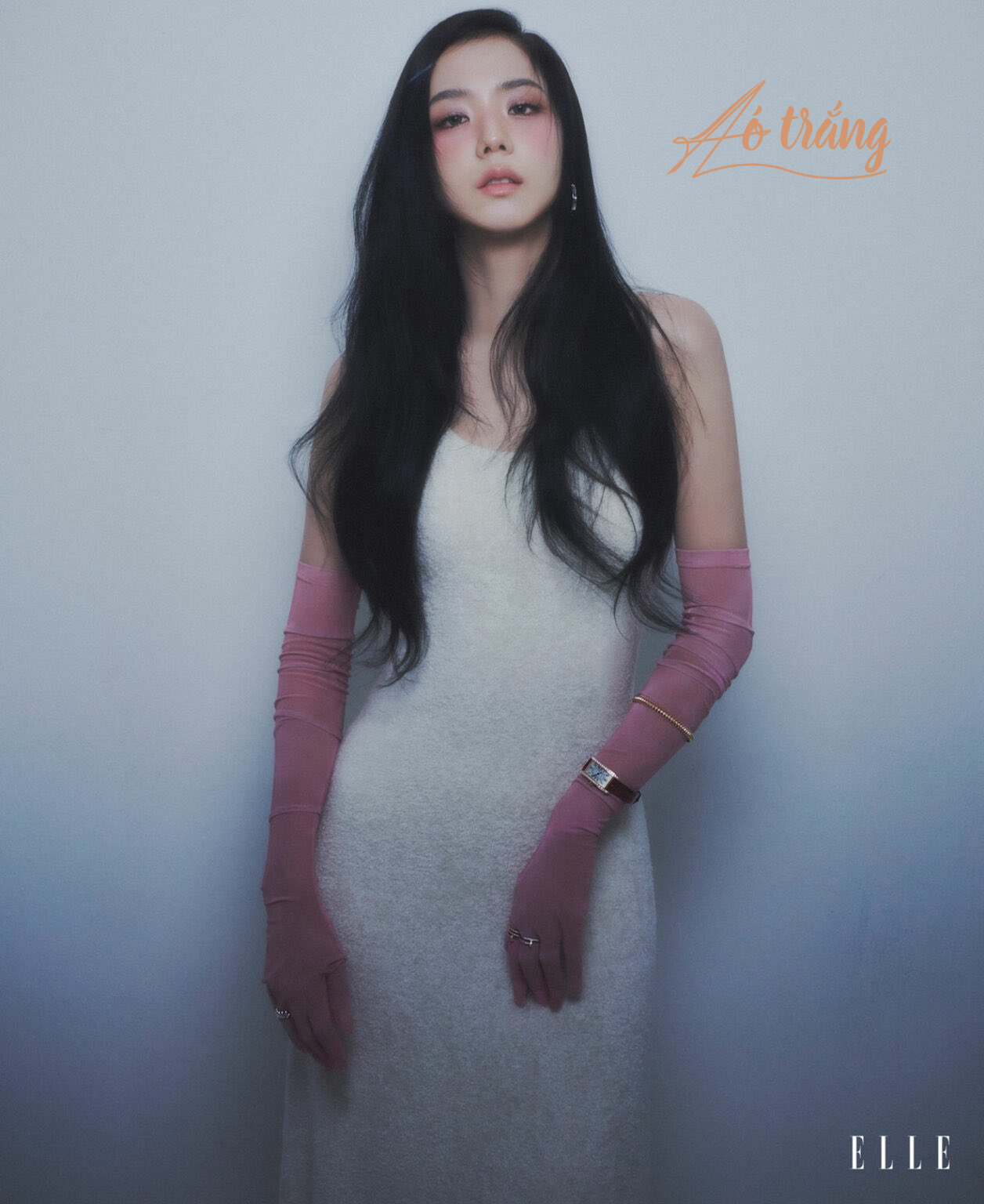 Jisoo (Blackpink) khoe nhan sắc yêu kiều.
