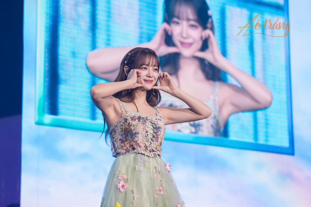 Kim Se Jeong trẻ trung và xinh đẹp trong chiếc váy hoa sặc sỡ Kim Se Jeong trẻ trung và xinh đẹp trong chiếc váy hoa sặc sỡ