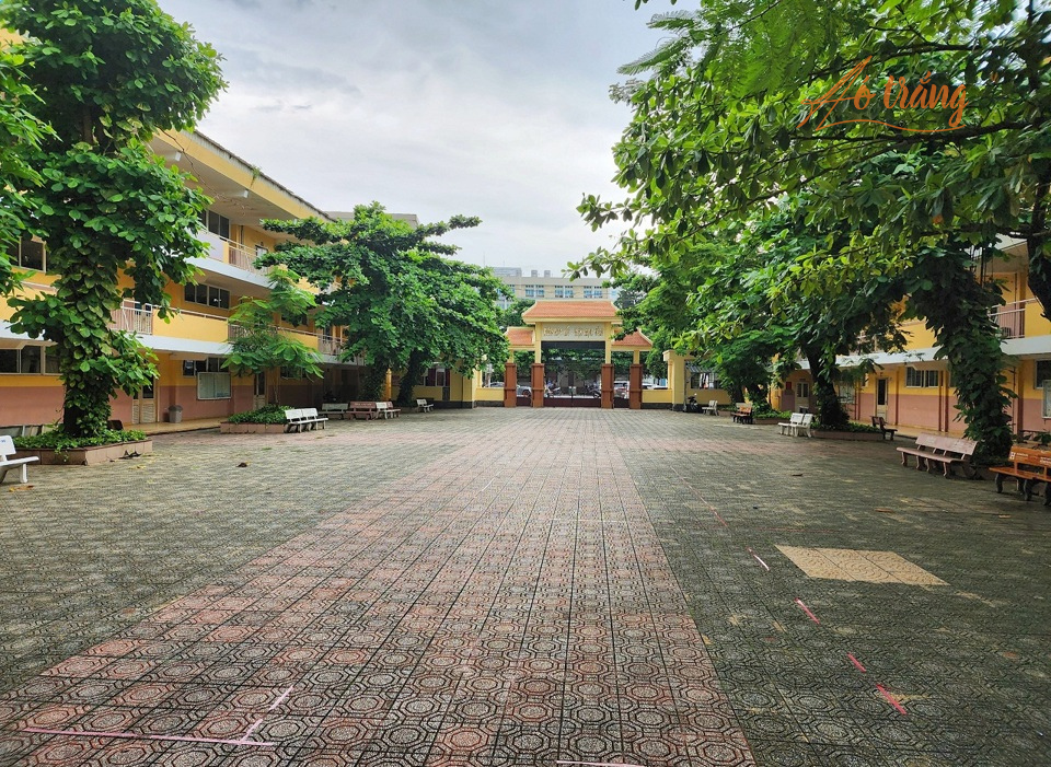 Khuôn viên Trường THPT Nguyễn Thượng Hiền đẹp "nao lòng" Khuôn viên Trường THPT Nguyễn Thượng Hiền đẹp "nao lòng"