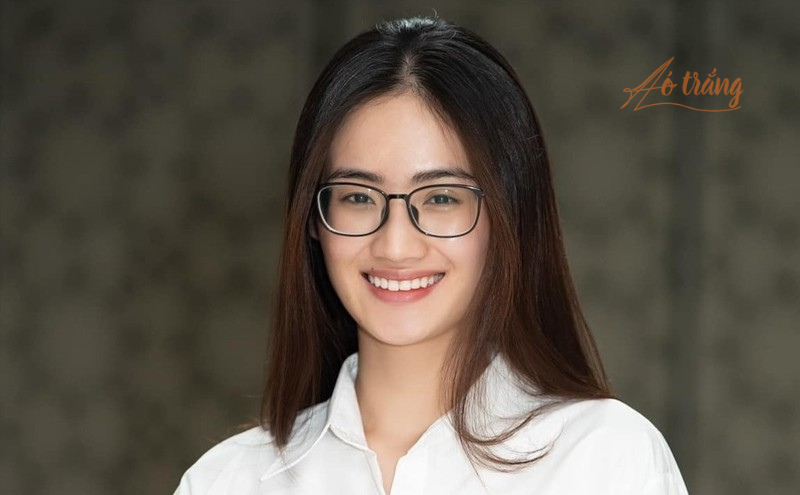Hình ảnh hoa hậu Ý Nhi giản dị ở đời thường Hình ảnh hoa hậu Ý Nhi giản dị ở đời thường