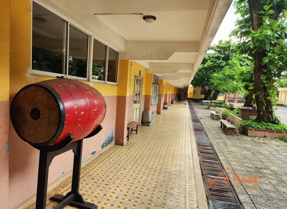 Nhiều học sinh nuối tiếc nhiều không gian và kỷ niệm xưa. Nhiều học sinh nuối tiếc nhiều không gian và kỷ niệm xưa.