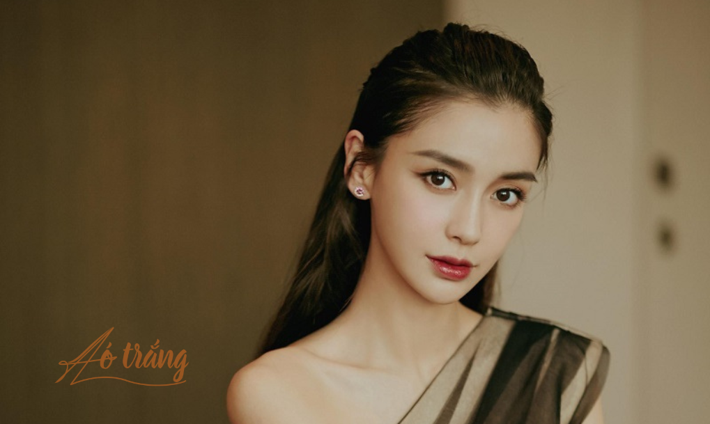Sự nghiệp Angelababy lao đao sau khi đi xem show thoát y của Lisa. Sự nghiệp Angelababy lao đao sau khi đi xem show thoát y của Lisa.
