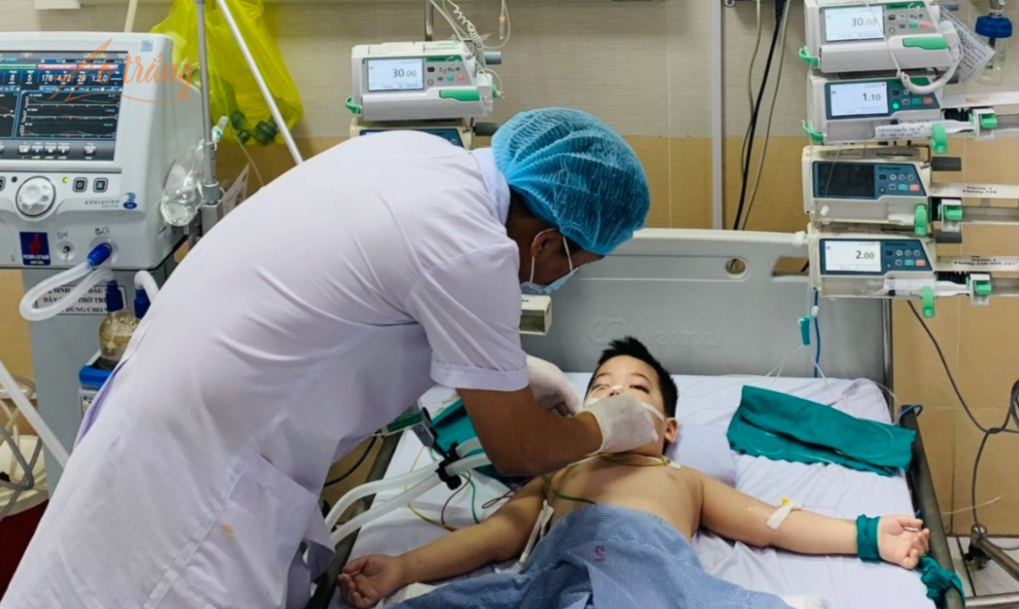 Bé trai phát hiện mắc đái tháo đường khi chỉ mới 4 tuổi. Bé trai phát hiện mắc đái tháo đường khi chỉ mới 4 tuổi.