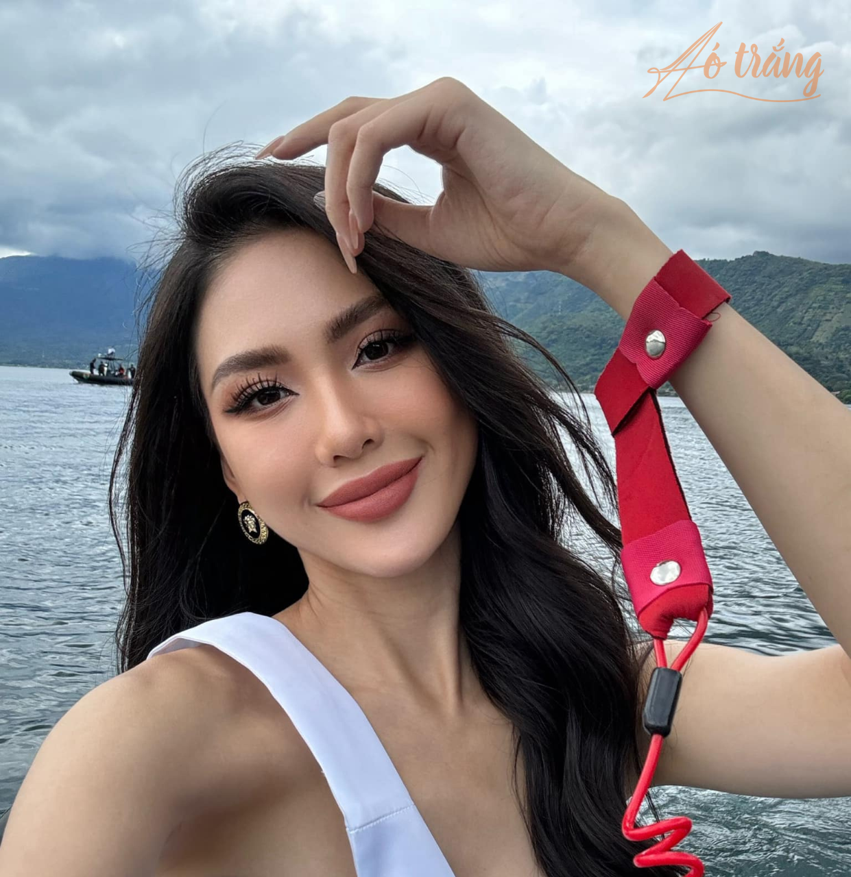 Bùi Quỳnh Hoa hiện đang là đại diện Việt Nam tham gia đấu trường Miss Universe Bùi Quỳnh Hoa hiện đang là đại diện Việt Nam tham gia đấu trường Miss Universe