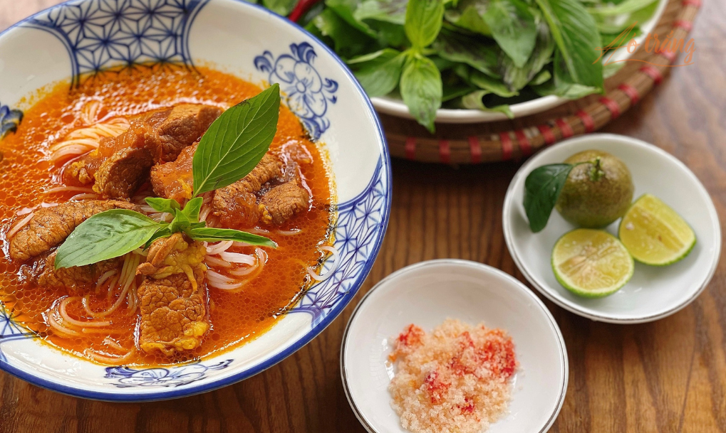 Khác với một số món ăn quen thuộc như bún bò Huế, bún chả Hà Nội, hay bún mắm... món bún bò cay Bạc Liêu rất khác biệt Khác với một số món ăn quen thuộc như bún bò Huế, bún chả Hà Nội, hay bún mắm... món bún bò cay Bạc Liêu rất khác biệt