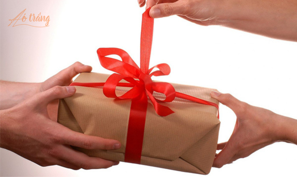 Đừng để việc tặng quà tri ân thầy cô 20/11 trở thành áp lực Đừng để việc tặng quà tri ân thầy cô 20/11 trở thành áp lực