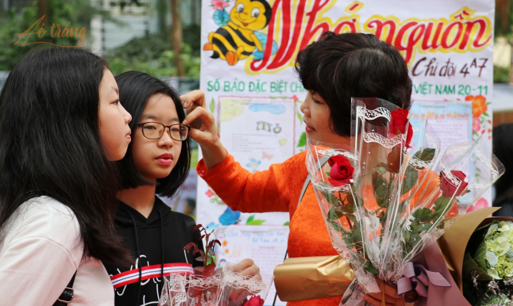 Ngày Hiến chương các Nhà giáo Việt Nam 20/11 là dịp học sinh bày tỏ sự tri ân với thầy cô, những người công tác trong ngành giáo dục Ngày Hiến chương các Nhà giáo Việt Nam 20/11 là dịp học sinh bày tỏ sự tri ân với thầy cô, những người công tác trong ngành giáo dục
