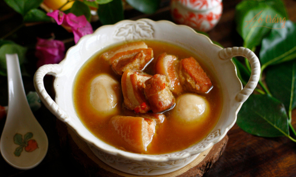 Dưới góc độ khoa học, chanh có tính axit giúp phá vỡ các sợi cơ liên kết giúp thớ thịt, cá nhanh mềm hơn. Dưới góc độ khoa học, chanh có tính axit giúp phá vỡ các sợi cơ liên kết giúp thớ thịt, cá nhanh mềm hơn.