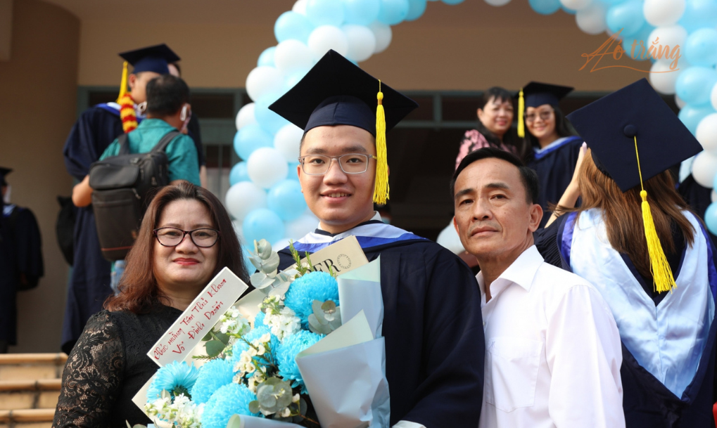 Vẫn còn khoảng cách lớn giữa xếp loại bằng tốt nghiệp và năng lực của sinh viên đại học. Vẫn còn khoảng cách lớn giữa xếp loại bằng tốt nghiệp và năng lực của sinh viên đại học.