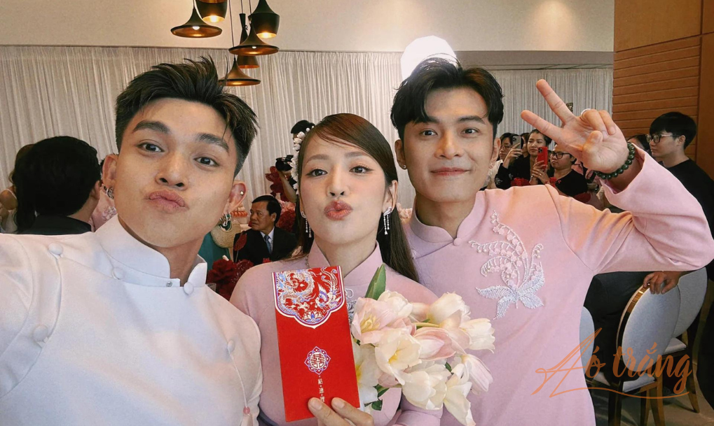 Jun Phạm chụp hình với Puka và Gin Tuấn Kiệt trong ngày vui của cặp đôi Jun Phạm chụp hình với Puka và Gin Tuấn Kiệt trong ngày vui của cặp đôi