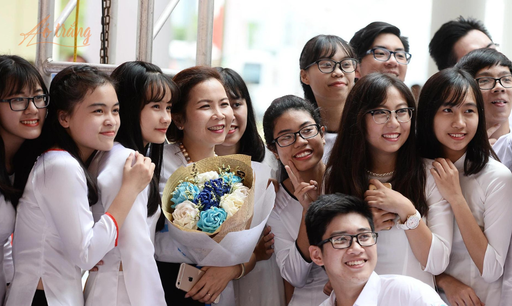 Tặng quà tri ân ngày 20/11 nhưng nhiều giáo viên buồn lòng vì những lời nói của phụ huynh. Tặng quà tri ân ngày 20/11 nhưng nhiều giáo viên buồn lòng vì những lời nói của phụ huynh.