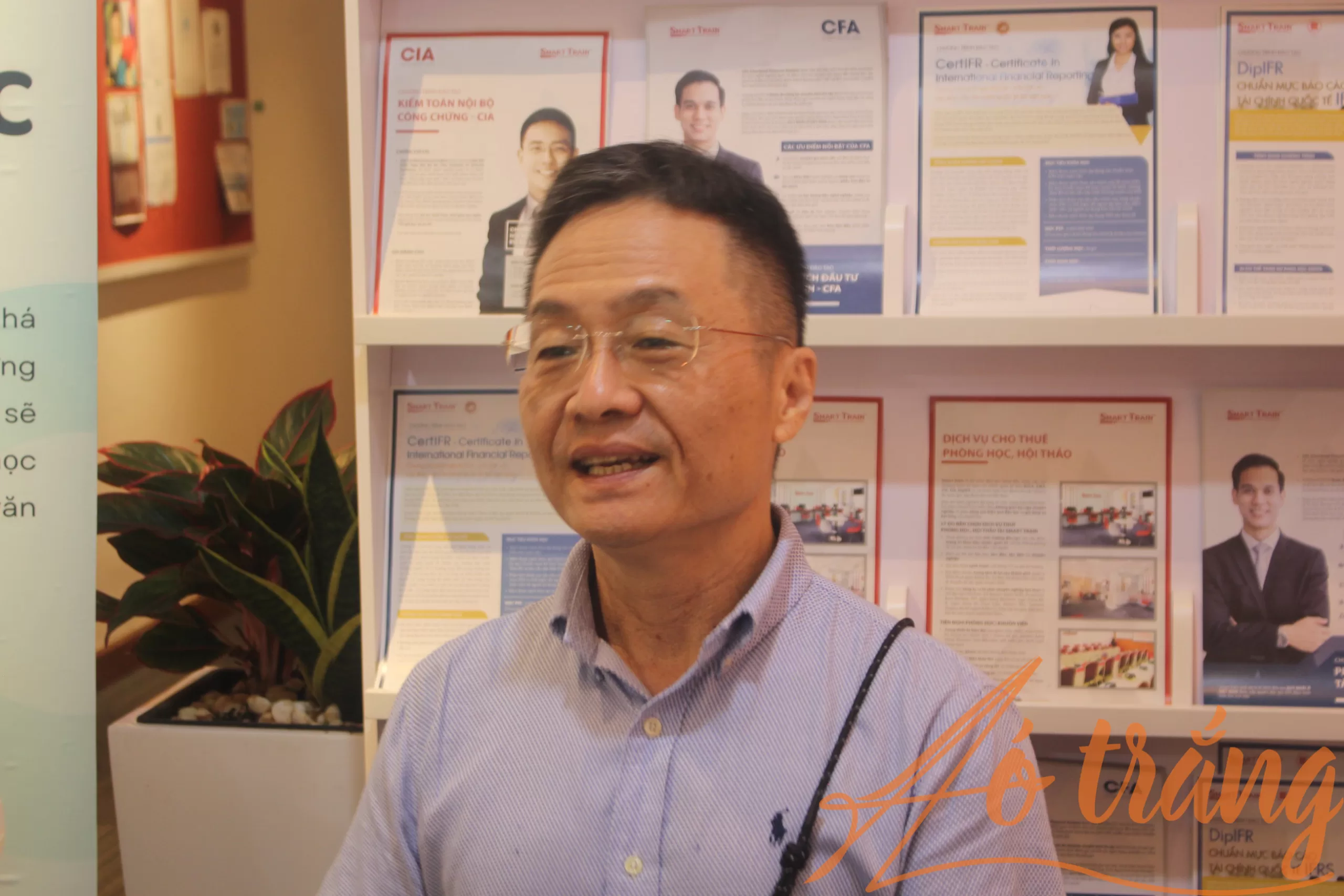 Thầy Quốc An Dân (Phó Giáo sư-Trưởng phòng Quốc tế Đại học KHKT Tỉnh Ngô) Thầy Quốc An Dân (Phó Giáo sư-Trưởng phòng Quốc tế Đại học KHKT Tỉnh Ngô)