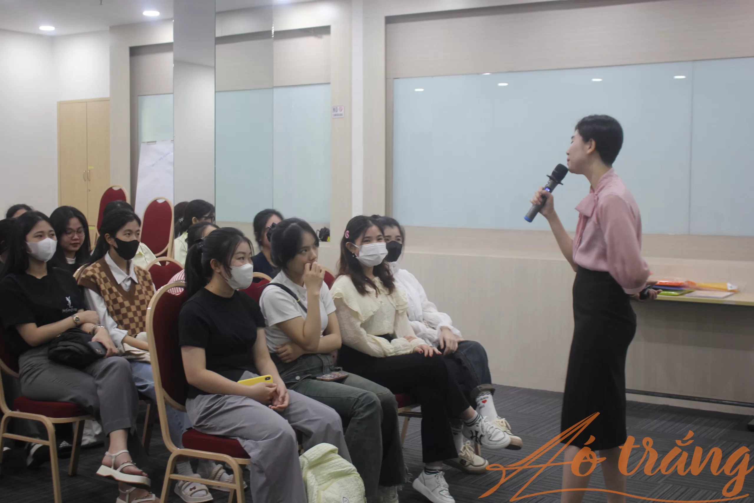 Đông đảo bạn trẻ tìm hiểu du học Đại học KHKT Tỉnh Ngô Đông đảo bạn trẻ tìm hiểu du học Đại học KHKT Tỉnh Ngô