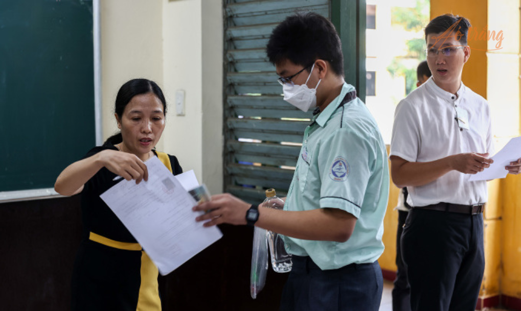 Năm nay, TPHCM thay đổi nhiều về điều kiện dự thi, trúng tuyển trong kỳ thi tuyển bổ sung lớp 10 chuyên, tích hợp Năm nay, TPHCM thay đổi nhiều về điều kiện dự thi, trúng tuyển trong kỳ thi tuyển bổ sung lớp 10 chuyên, tích hợp