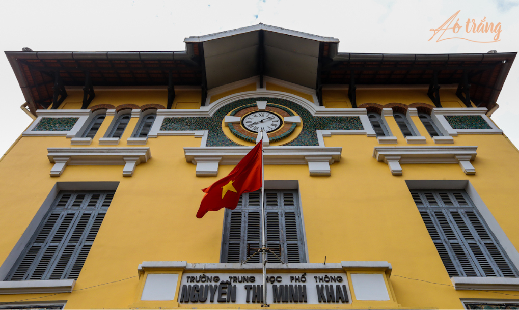 THPT Nguyễn Thị Minh Khai được mệnh danh là "Trường Áo Tím". THPT Nguyễn Thị Minh Khai được mệnh danh là "Trường Áo Tím".