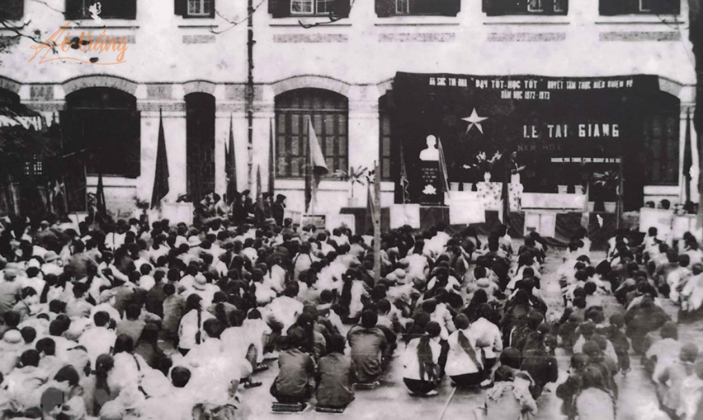 Trường THPT Trần Phú - Hoàn Kiếm những năm 1972-1973. (Ảnh tư liệu: TTXVN phát) Trường THPT Trần Phú - Hoàn Kiếm những năm 1972-1973. (Ảnh tư liệu: TTXVN phát)