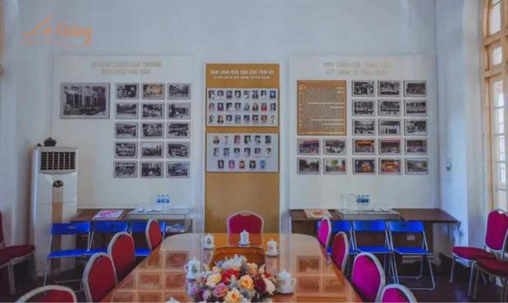 Phòng truyền thống với bảng vàng thành tích đáng tự hào của trường THPT Trần Phú - Hoàn Kiếm Phòng truyền thống với bảng vàng thành tích đáng tự hào của trường THPT Trần Phú - Hoàn Kiếm