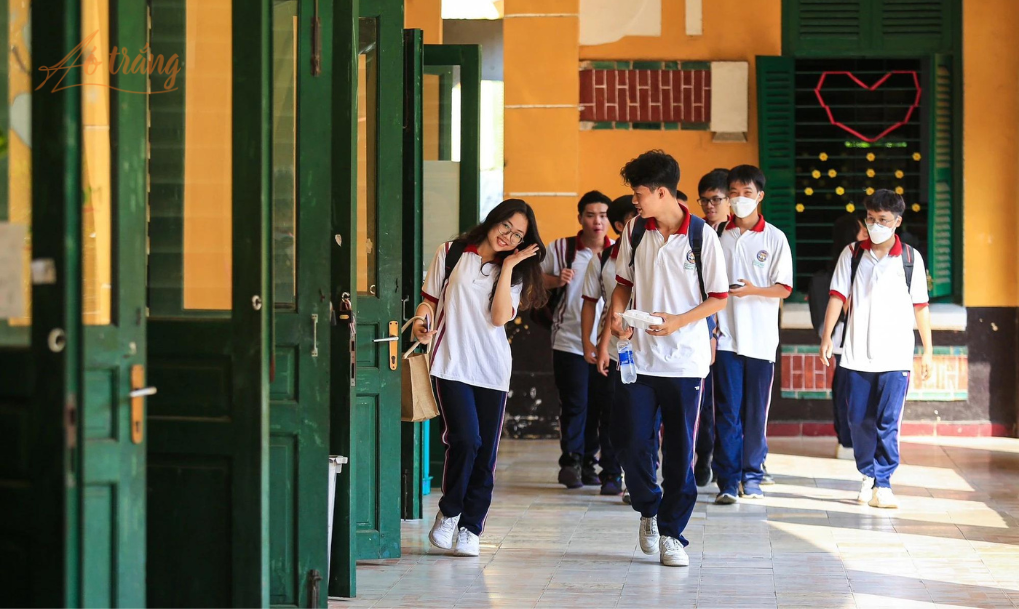 Cánh cửa xanh, màu tường vàng... tất cả đã làm nên một ngôi Trường THPT Trưng Vương cổ kính, lãng mạn Cánh cửa xanh, màu tường vàng... tất cả đã làm nên một ngôi Trường THPT Trưng Vương cổ kính, lãng mạn