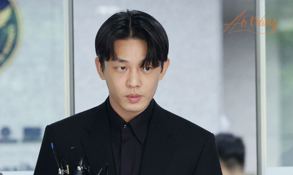 Yoo Ah In bị cáo buộc ép người khác hút cần sa Yoo Ah In bị cáo buộc ép người khác hút cần sa