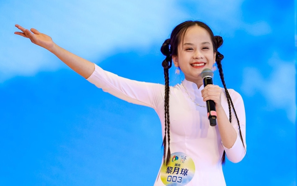 Lê Nguyệt Quỳnh giành giải Nhì Chung kết cuộc thi "Nhịp cầu Hán ngữ" dành cho học sinh THPT toàn thế giới năm 2023. 