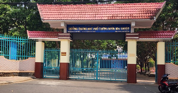 Lùm xùm tại ngôi trường THPT lâu đời nhất Đắk Lắk-9065