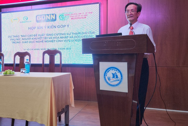 Ông Lâm Văn Quản, Chủ tịch Hội giáo dục nghề nghiệp TP HCM thông tin tại phiên họp