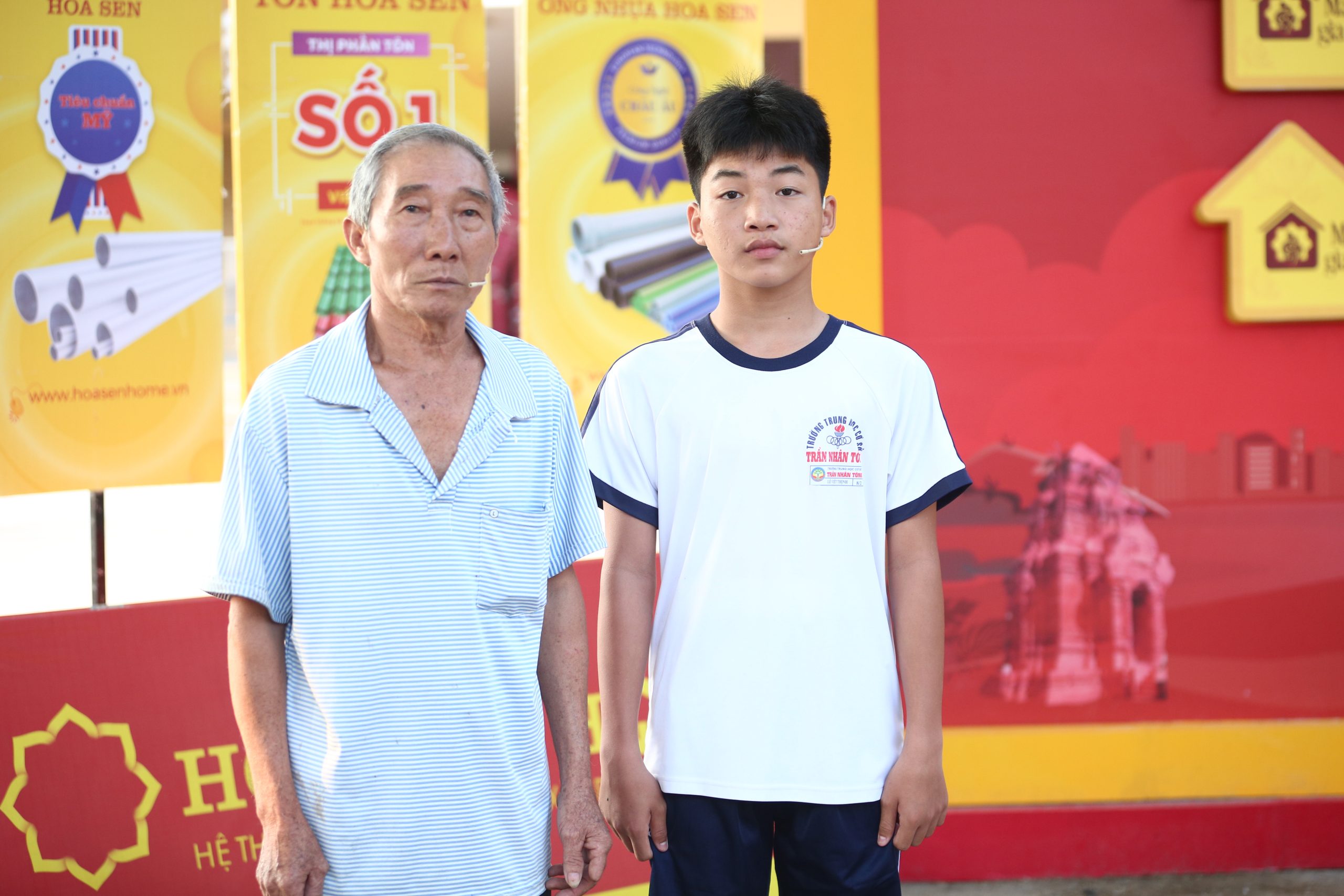 Em Lê Viết Thịnh (2008) và ông nội 