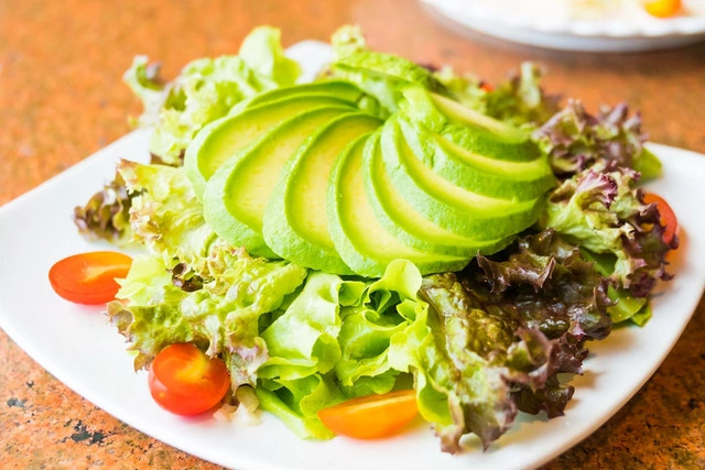 Salad bơ giúp giảm cân và tăng cường chất chống oxy hóa.
