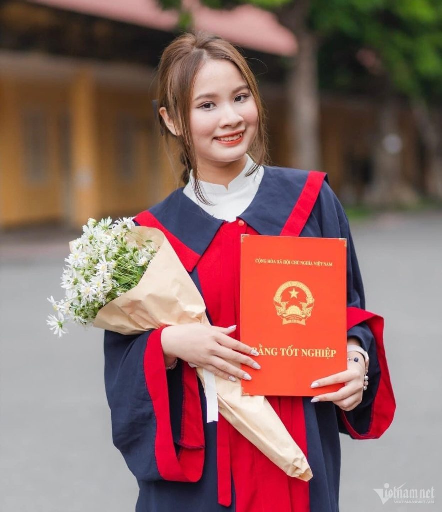 Nguyễn Bảo Minh Châu (học sinh lớp 12, trường THPT Chuyên Khoa học Xã hội và Nhân văn - ĐHQGHN) gây ấn tượng với điểm trung bình học tập cả năm đạt 9,9.