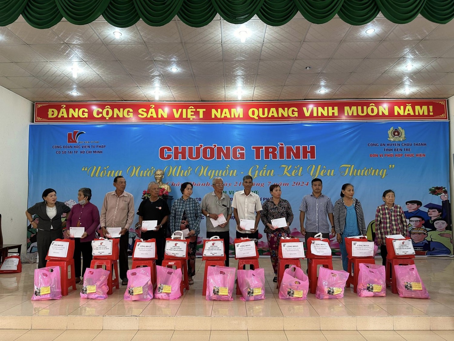 Học viện Tư pháp: Phát huy đạo lý “uống nước nhớ nguồn”, “đền ơn đáp nghĩa” 