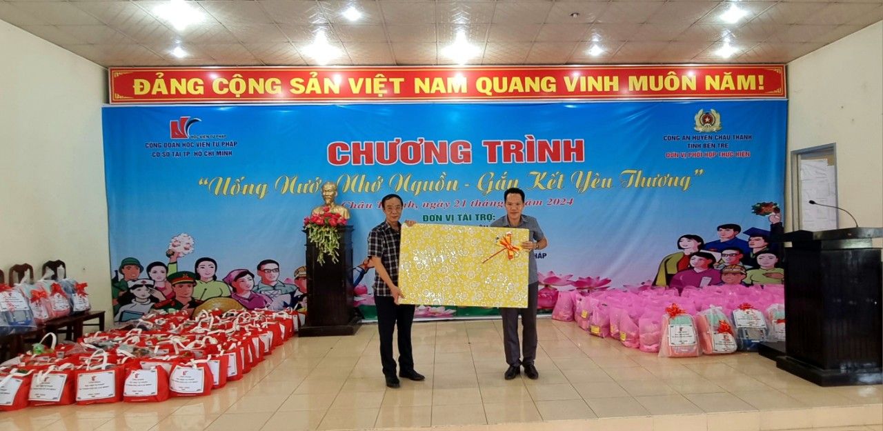 Học viện Tư pháp: Phát huy đạo lý “uống nước nhớ nguồn”, “đền ơn đáp nghĩa” 