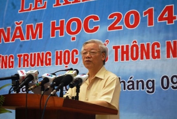 Tổng Bí thư phát biểu tại Lễ Khai giảng năm học 2014-2015 ở trường THPT Nguyễn Gia Thiều. Ảnh: THPT Nguyễn Gia Thiều