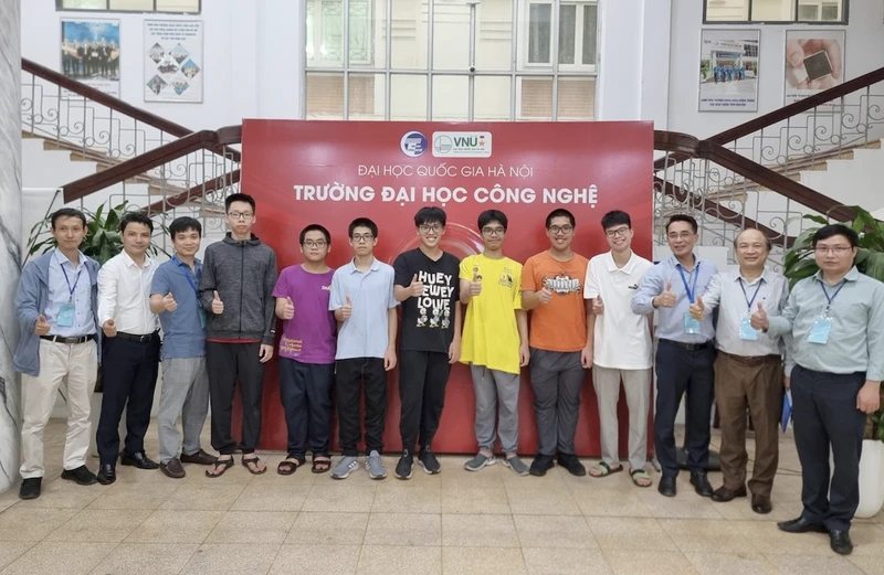Phạm Công Minh: HCV Olympic Tin học - Bí quyết là lòng quyết tâm.